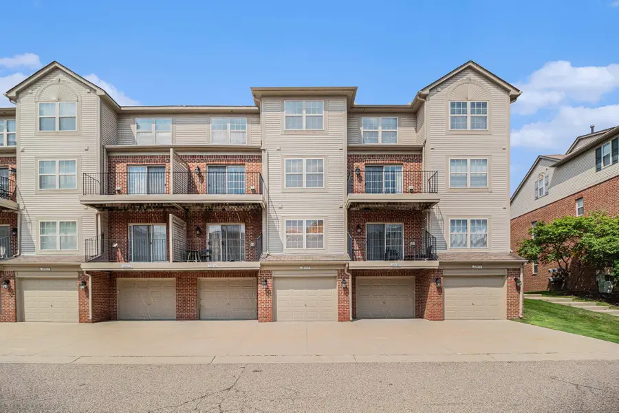 39459 Springwater Drive, Northville, MI 48168 - #2