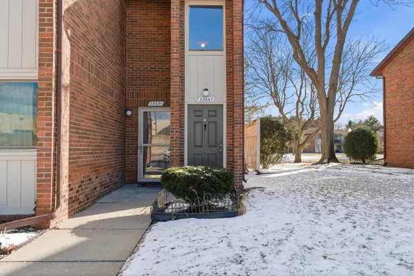 33667 Pondview Circle Building: 12 Unit: 151, Livonia, MI 48152