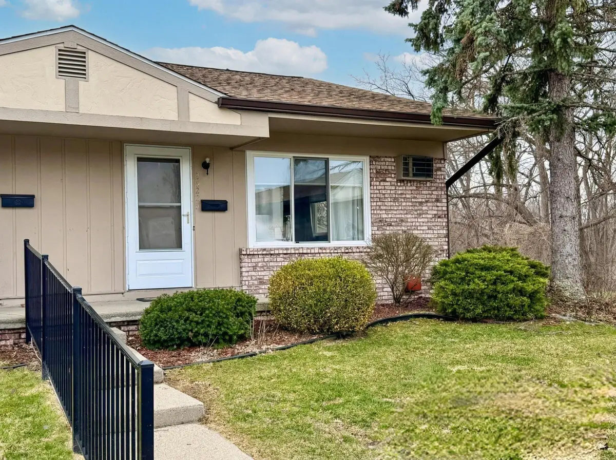25225 Potomac Drive Building: 35 Unit: 8, South Lyon, MI 48178 - #1