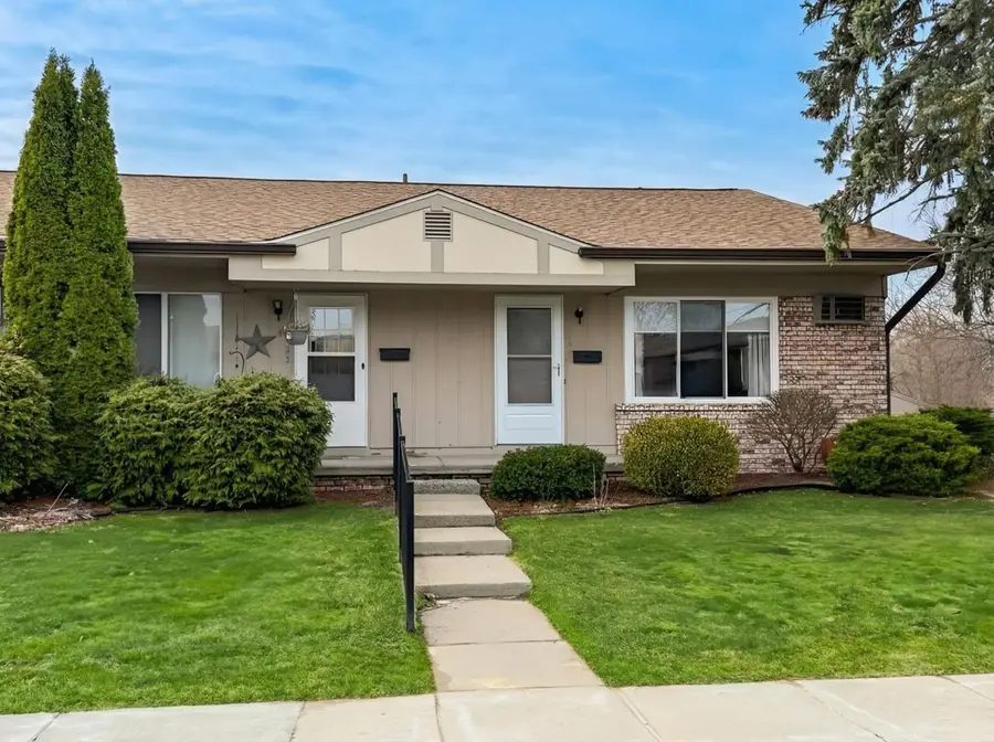 25225 Potomac Drive Building: 35 Unit: 8, South Lyon, MI 48178 - #3