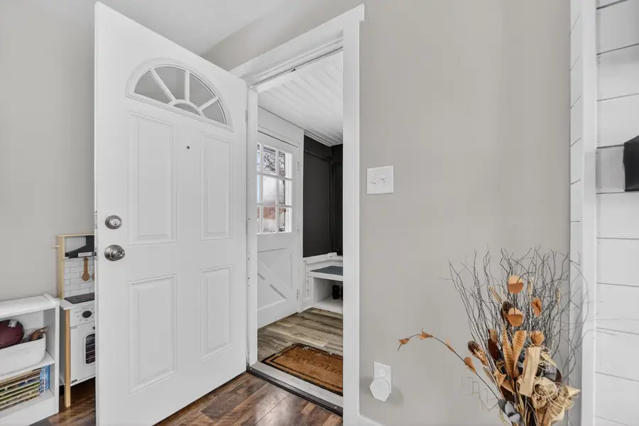 560 Paris Avenue, Lansing, MI 48910 - #3