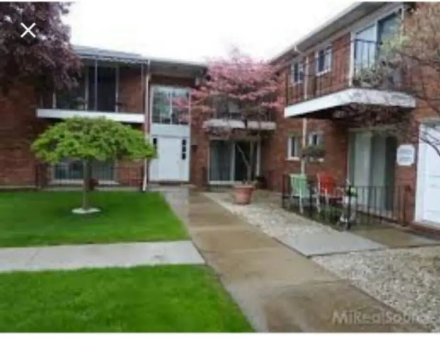 22039 E 11 Mile Road Unit: 20, Saint Clair Shores, MI 48081 - #2