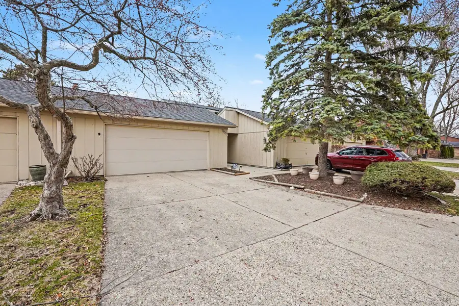 42565 Eldon Avenue Unit: 56, Clinton, MI 48038 - #2