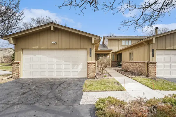 12301 Pinecrest Dr, Plymouth, MI 48170