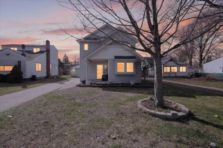 8915 Deering Street, Livonia, MI 48150 - #2