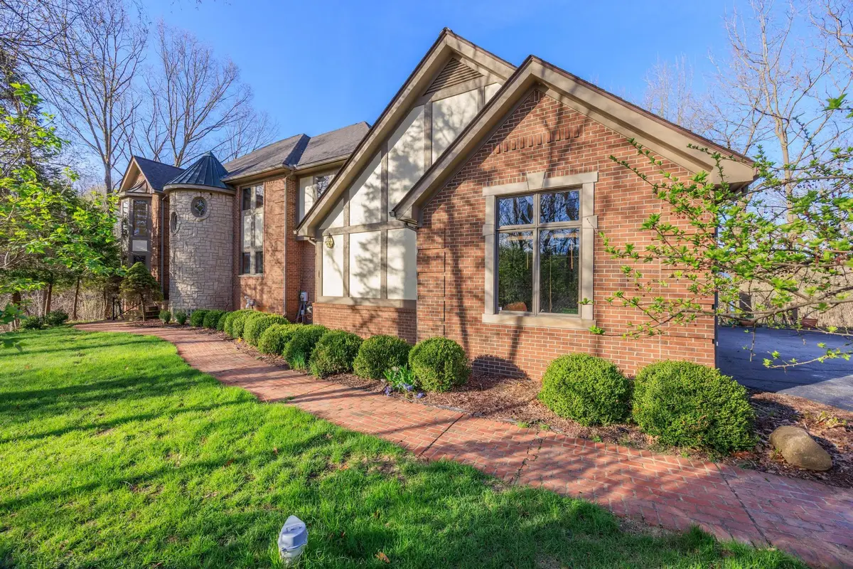 1260 Silverbell Road, Rochester, MI 48306 - #1