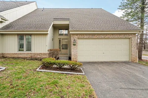 36482 Lochdale, FarmingtonHills, MI 48335