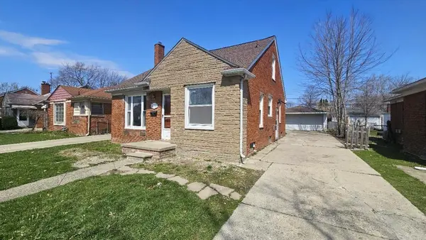 21345 Newcastle Road, HarperWoods, MI 48225