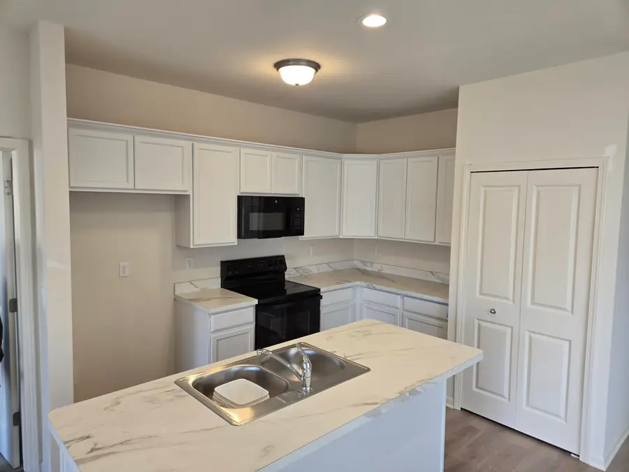 4264 Plum Village Circle Unit: 40, Monroe, MI 48161 - #2