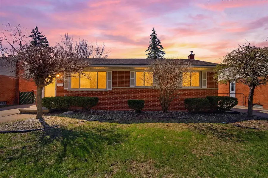 29725 Brown Court, Garden City, MI 48135 - #2