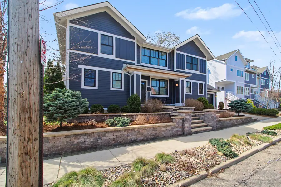 211 W Davis Avenue, Ann Arbor, MI 48103 - #2