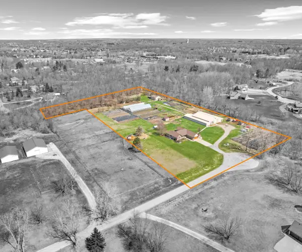 9552 Wall Gene Road, SouthLyon, MI 48178