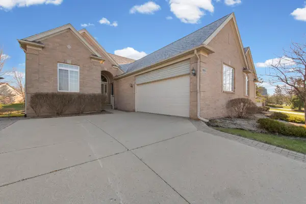 16810 Carriage Way, Northville, MI 48168