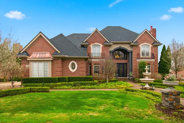 18356 Clairmont Circle W, Northville, MI 48168