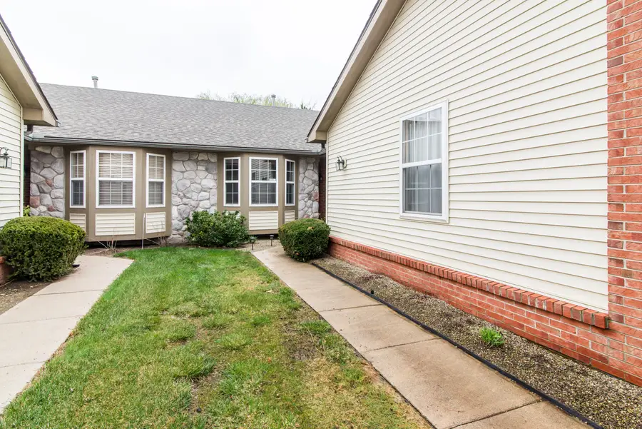 1854 N Kenwyck Drive, Ypsilanti, MI 48198 - #3