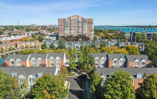 250 E Harbortown Drive Unit: 307, Detroit, MI 48207