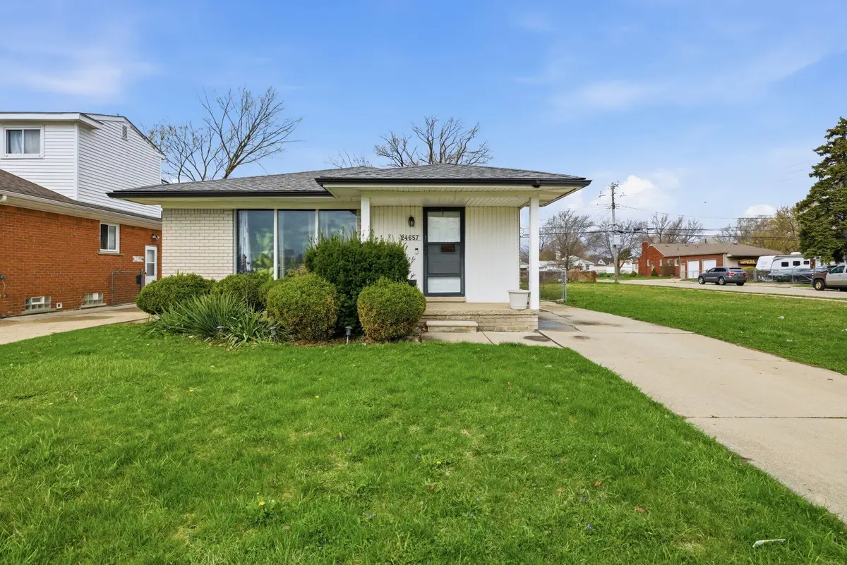 24657 Flower Avenue, Eastpointe, MI 48021 - #1