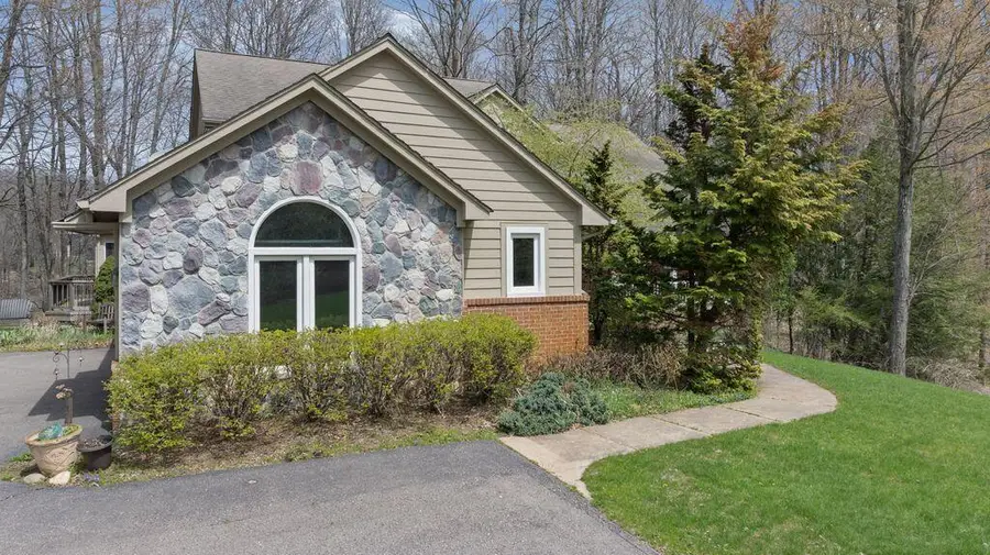 5990 Lynne Hollow Drive, Commerce Township, MI 48382 - #3
