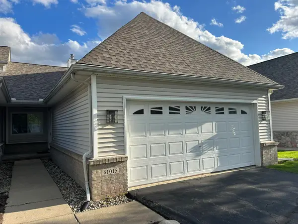 61015 Evergreen Court, SouthLyon, MI 48178