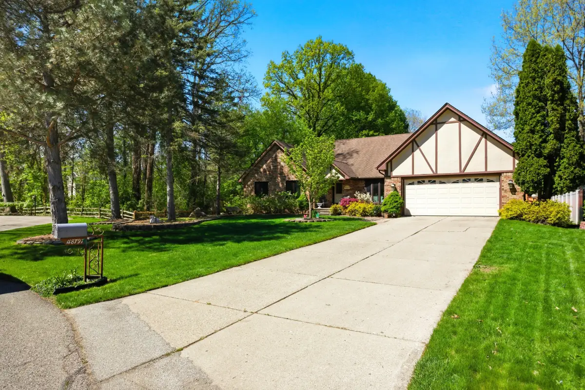 48797 Lansdowne Court, Shelby, MI 48317 - #1