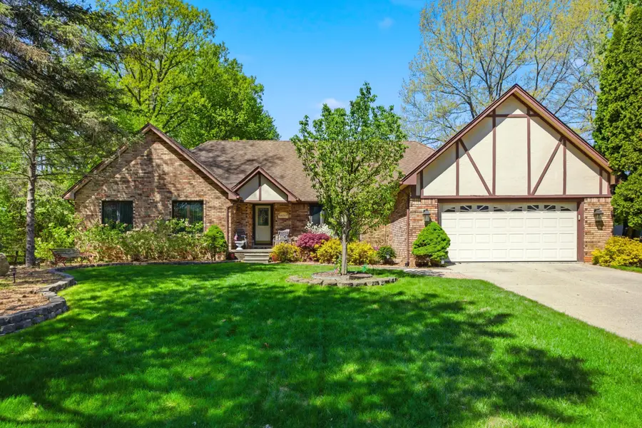 48797 Lansdowne Court, Shelby, MI 48317 - #2