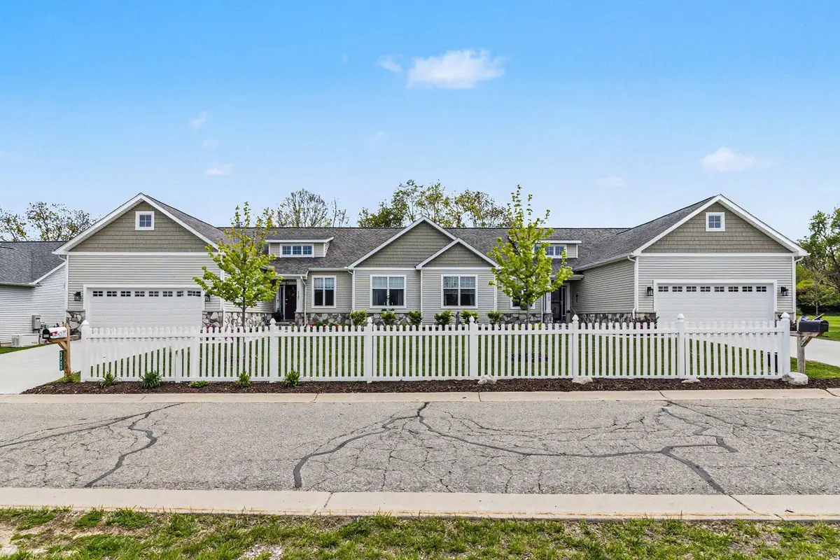 5725 Trail Side Lane, Hamburg, MI Yes - #1