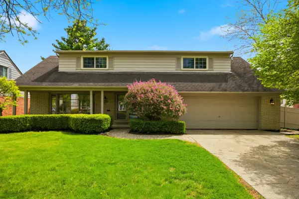 653 Perrien Place, GrossePointeWoods, MI 48236