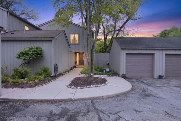 2202 Applewood Court, AnnArbor, MI 48103