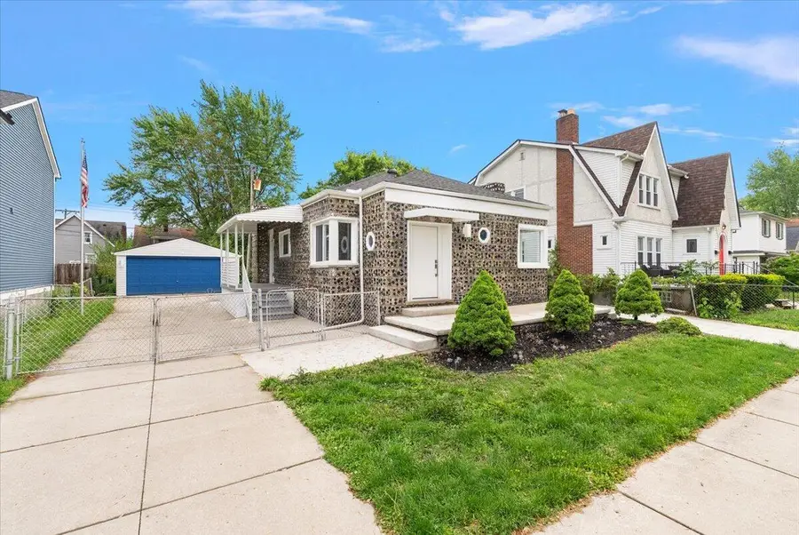 39 W Elza Avenue, Hazel Park, MI 48030 - #2