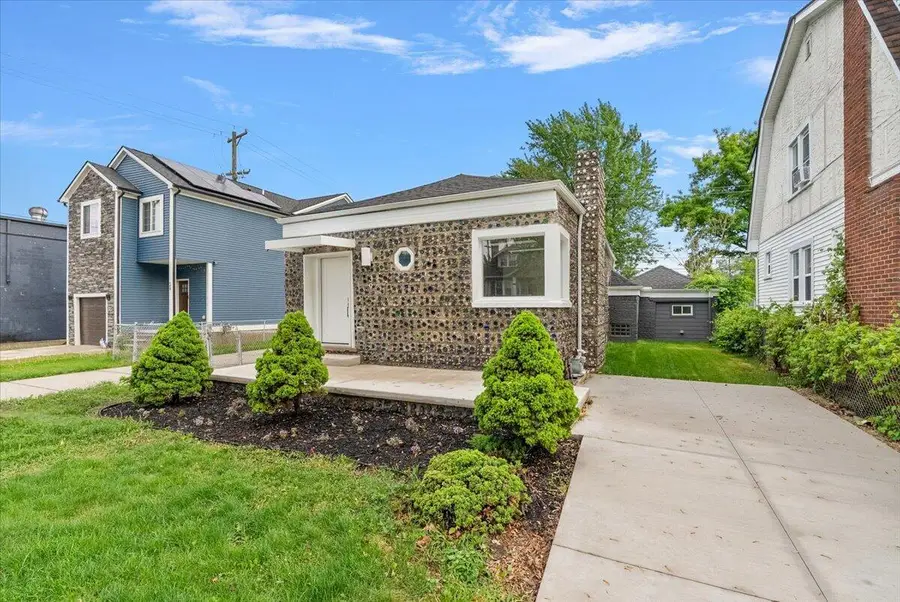 39 W Elza Avenue, Hazel Park, MI 48030 - #3