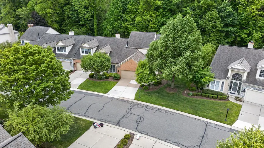 39639 Dun Rovin Drive, Northville, MI 48168 - #2