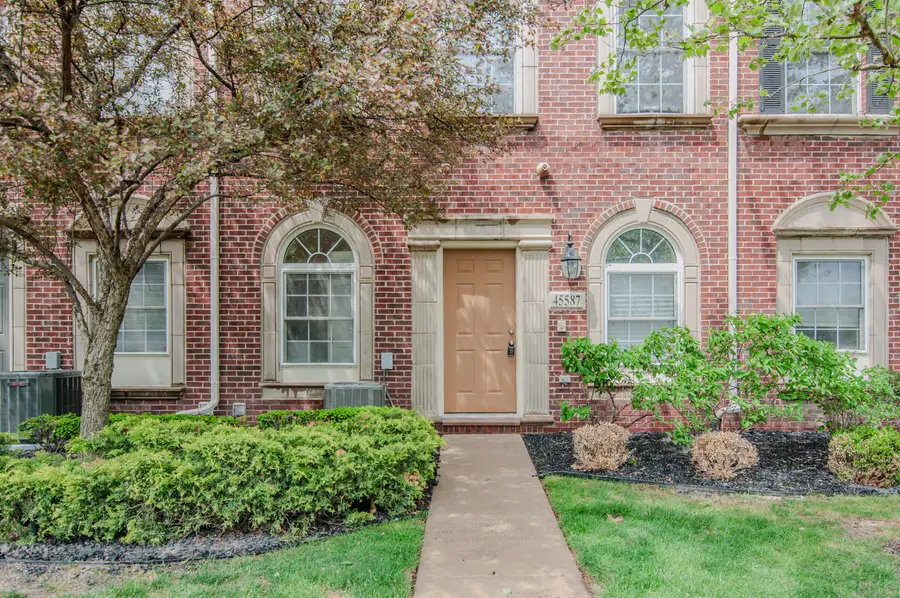 45587 N Stonewood Road, Canton, MI 48187 - #2