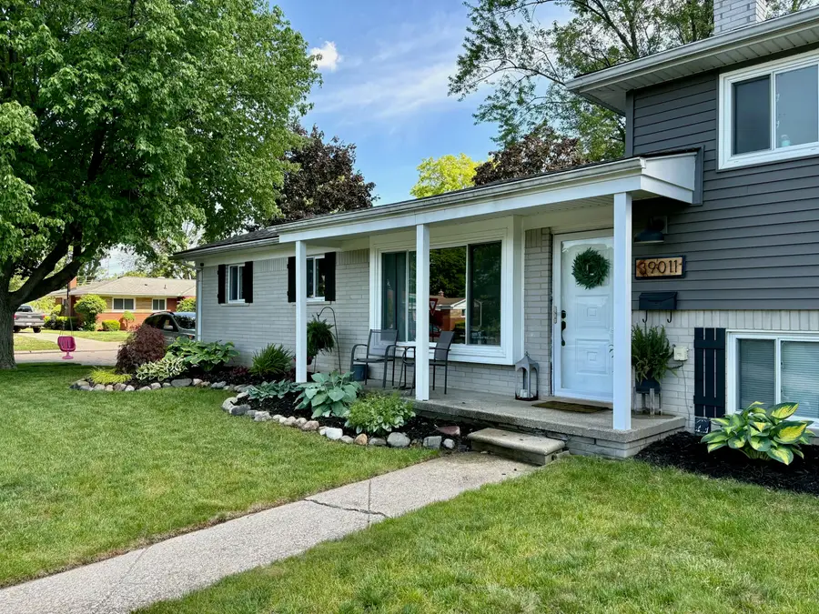 39011 Pinetree Street, Livonia, MI 48150 - #3