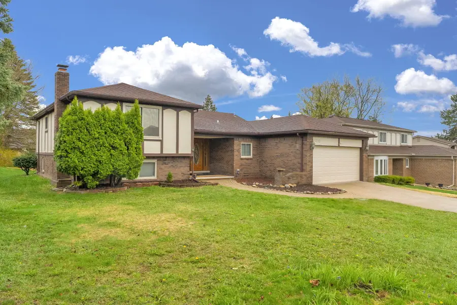 306 Antoinette Drive, Rochester Hills, MI 48309 - #2