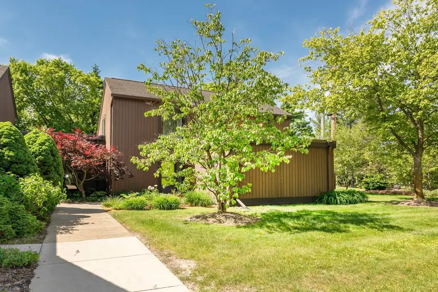 1 Westbury Court, Ann Arbor, MI 48105 - #3