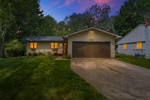 792 Knollwood Court, Saline, MI 48176