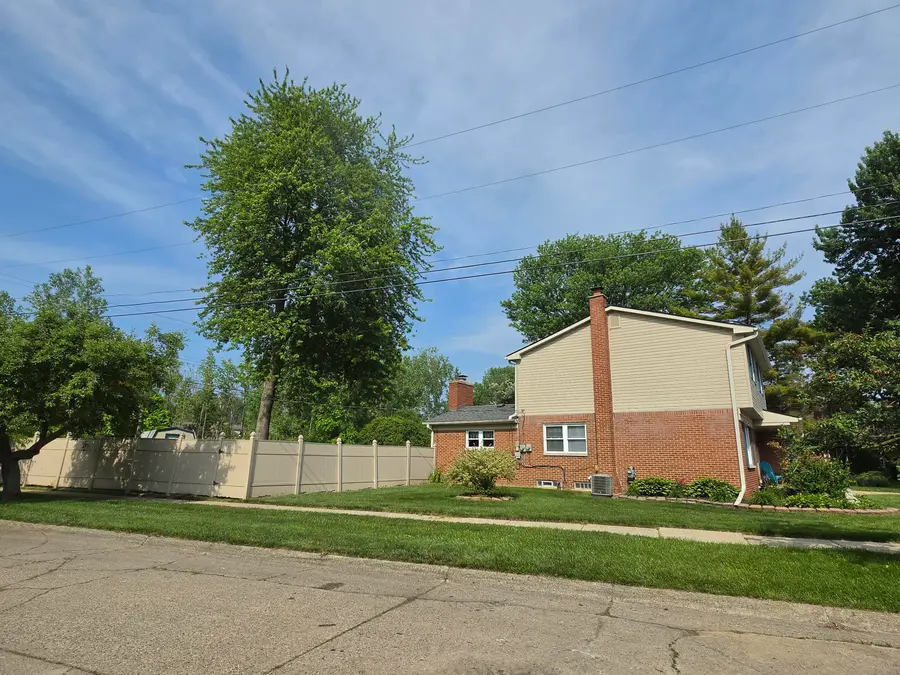 24933 Saint Christopher Street, Harrison Township, MI 48045 - #2