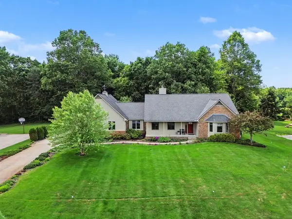 11202 Clovis Pointe Drive, SouthLyon, MI 48178