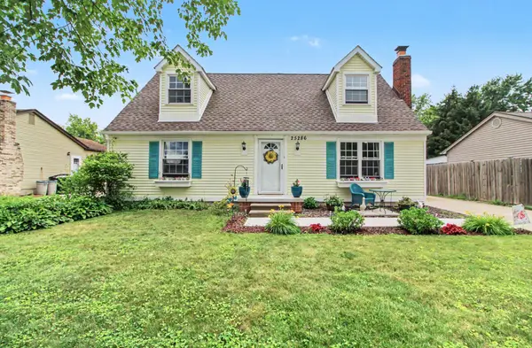25286 Castlewood Drive, Trenton, MI 48183