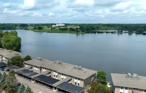 873 Cliffs Drive Unit: 105, Ypsilanti, MI 48198