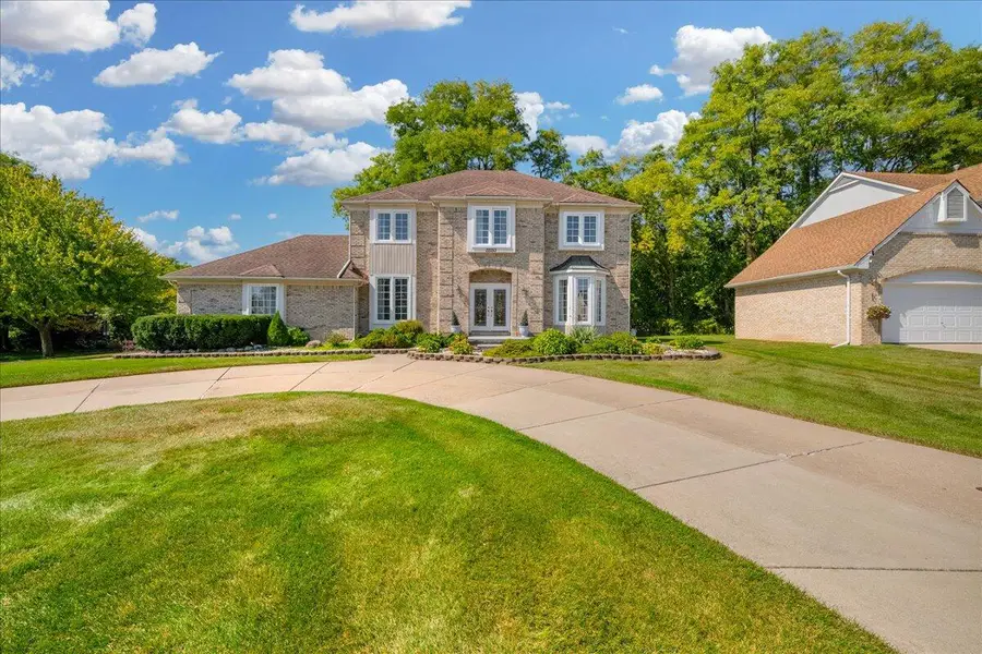22253 Sheffield Court, Farmington Hills, MI 48335 - #2