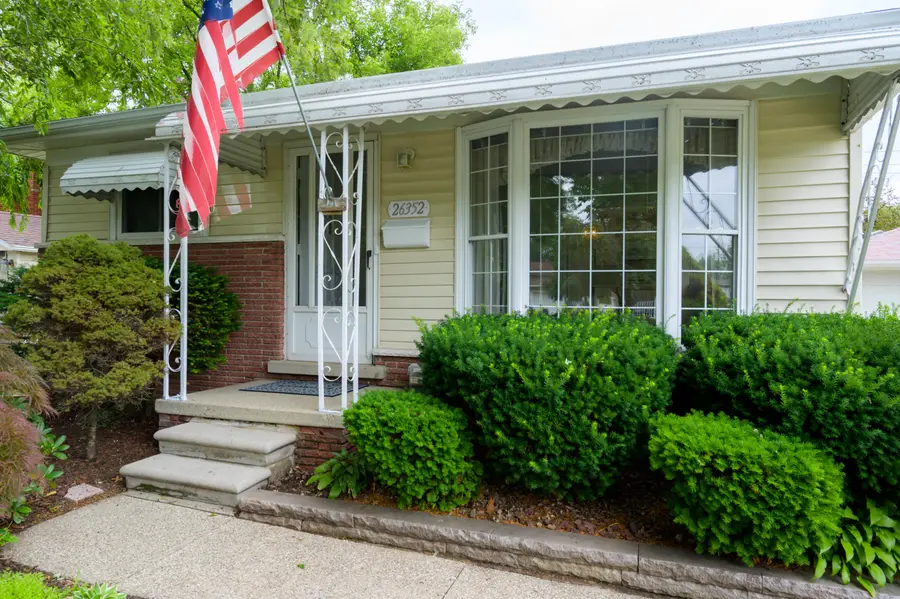 26352 Osmun Street, Madison Heights, MI 48071 - #2