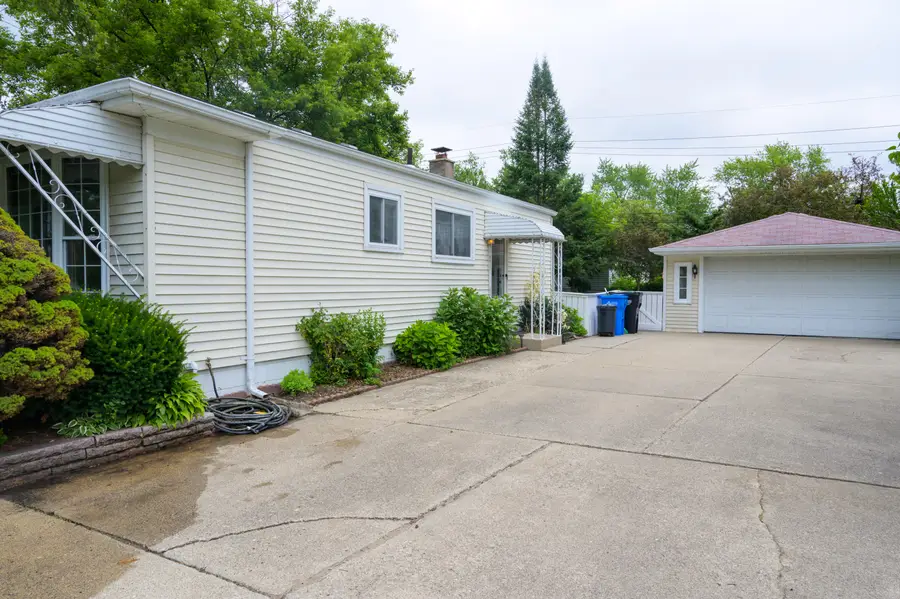 26352 Osmun Street, Madison Heights, MI 48071 - #3