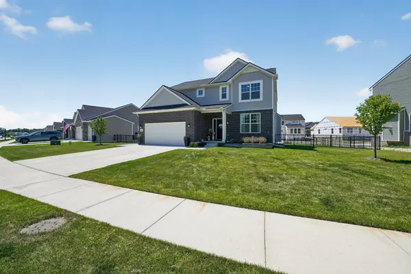 51681 Maple Leaf Drive, Macomb, MI 48042