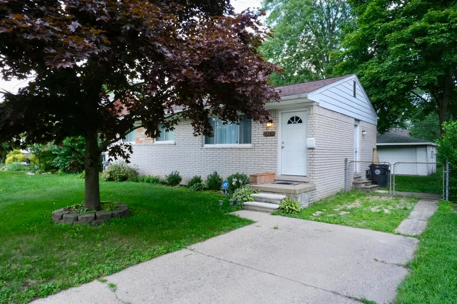 23270 Meadowlark Street, Oak Park, MI 48237 - #3
