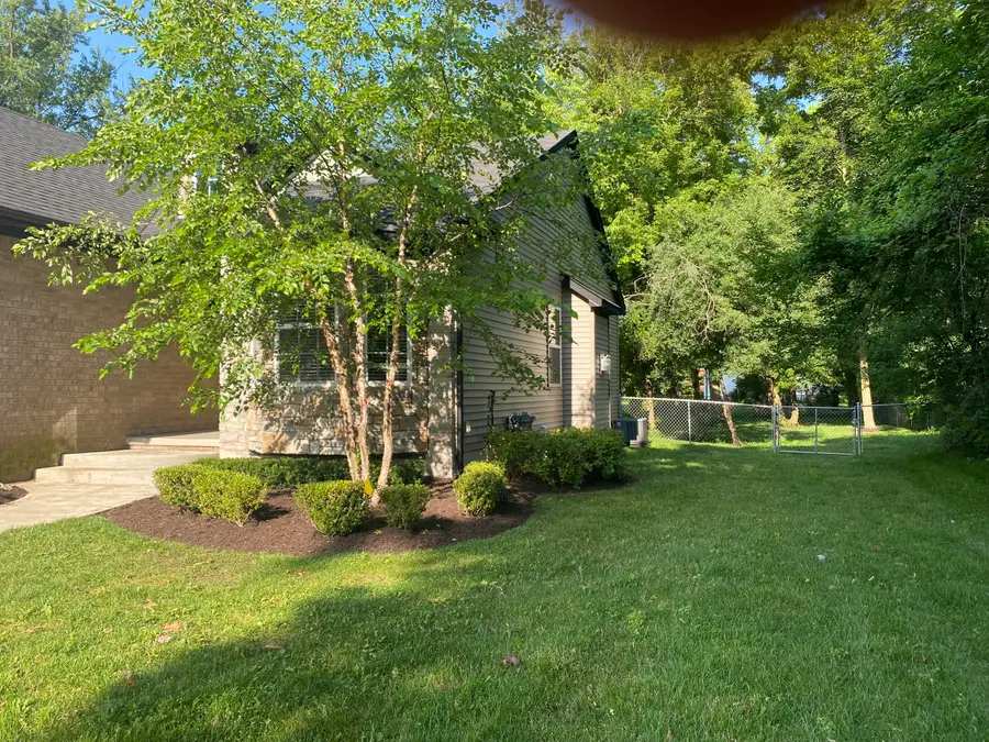 9915 Wayne Road, Livonia, MI 48150 - #2
