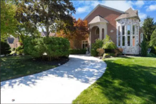 833 Lakewood Drive, RochesterHills, MI 48309