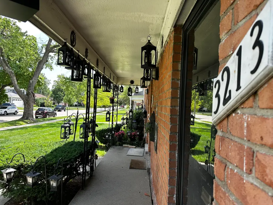3213 Benjamin Avenue Building: 14 Unit: 3, Royal Oak, MI 48073 - #2
