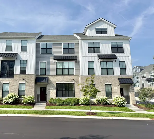 2752 S Spurway Drive, AnnArbor, MI 48105