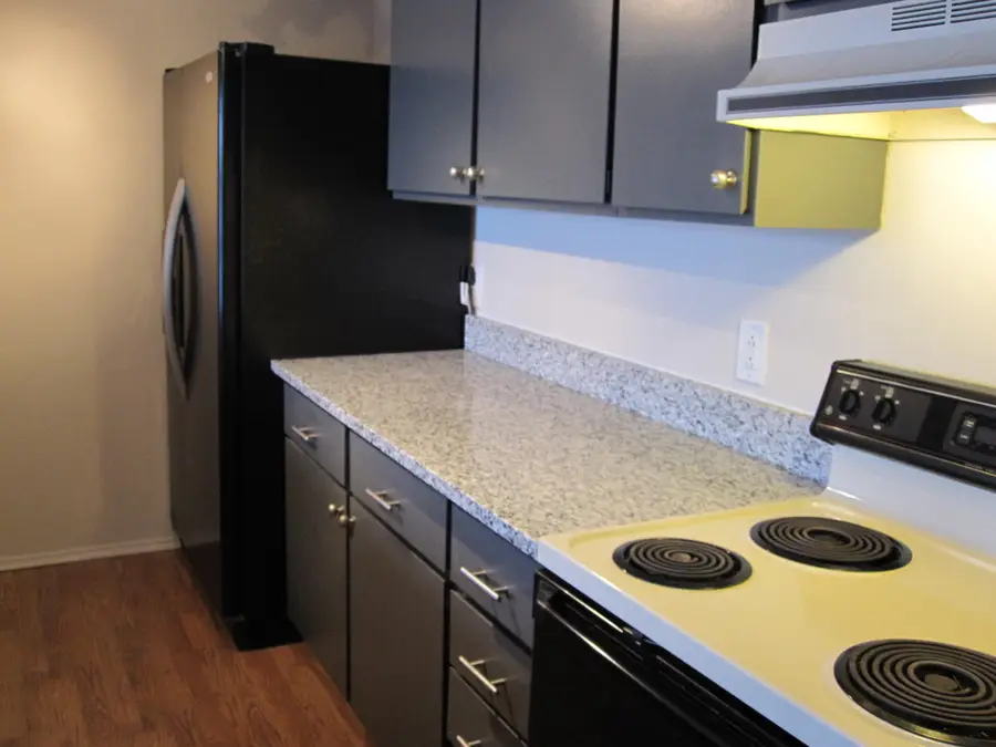 820 Cliffs Drive Unit: 306, Ypsilanti, MI 48198 - #3